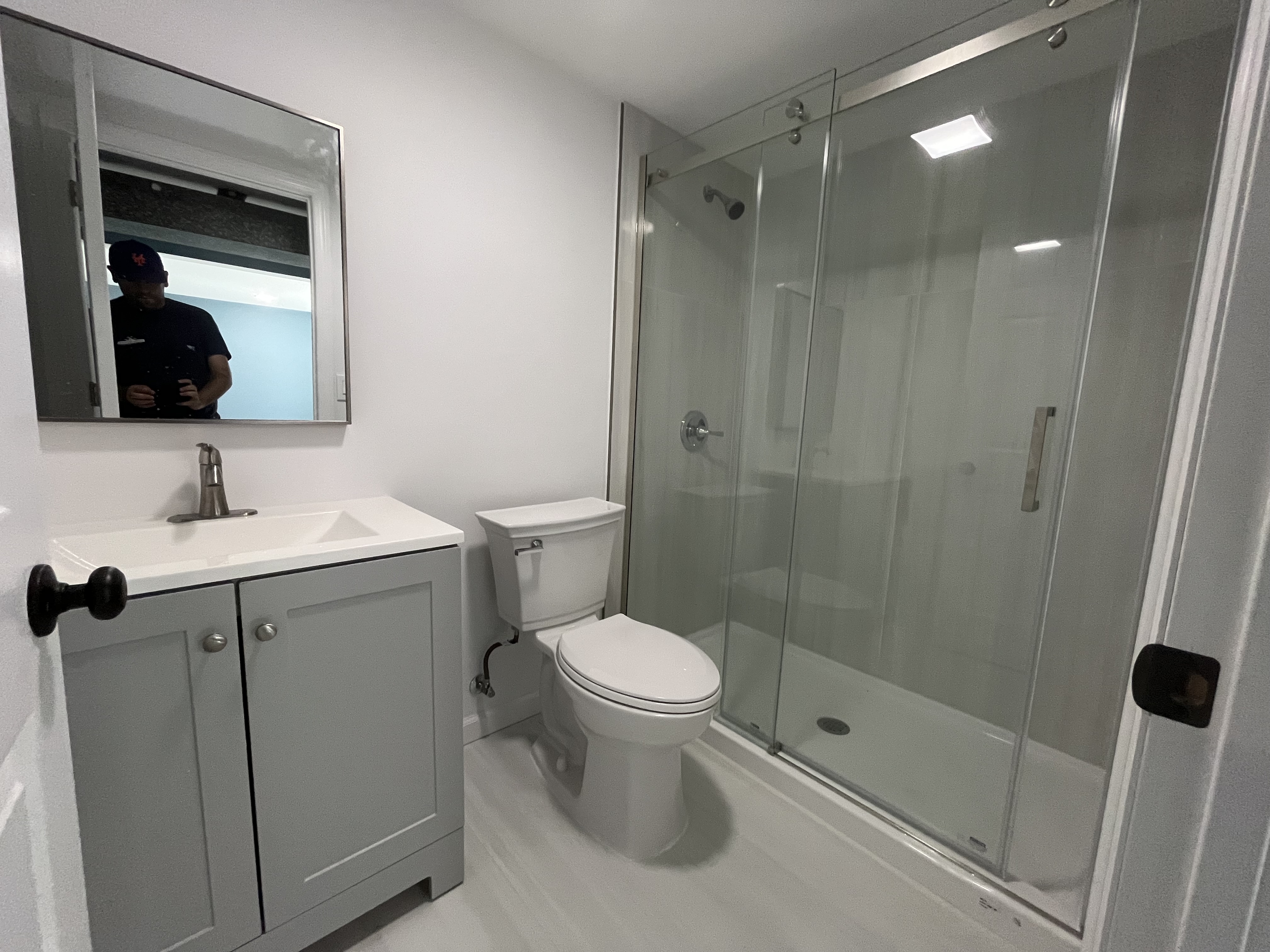 Modern bath with brass hardware and sconce lighting