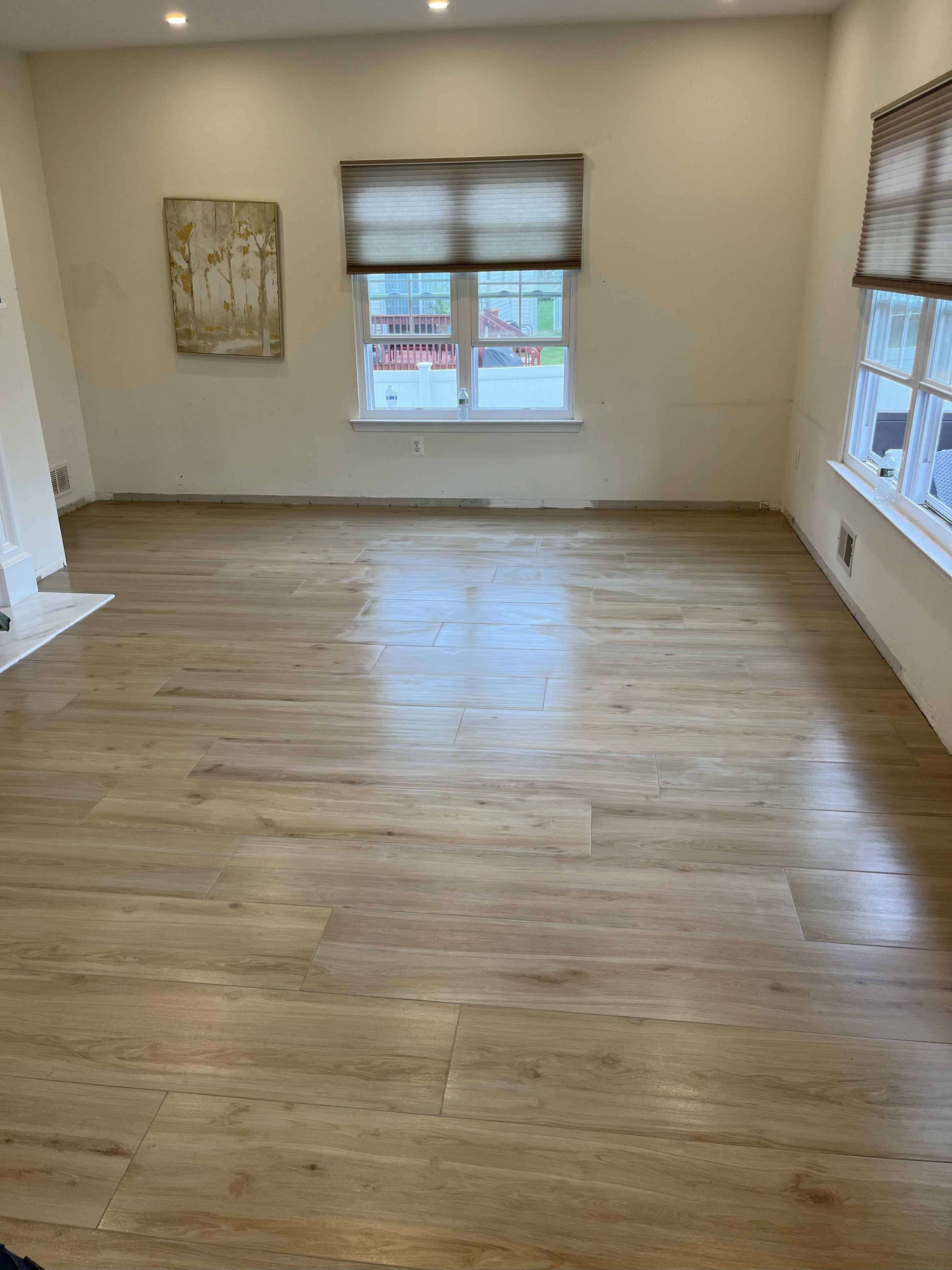 Porcelain floor tile with tight grout lines